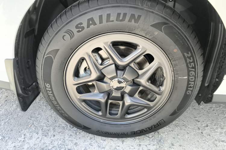 Used BYD Seal 05 DM-i 2025 DM-i Smart Drive 55KM Luxury Model Right Rear Wheel Hub