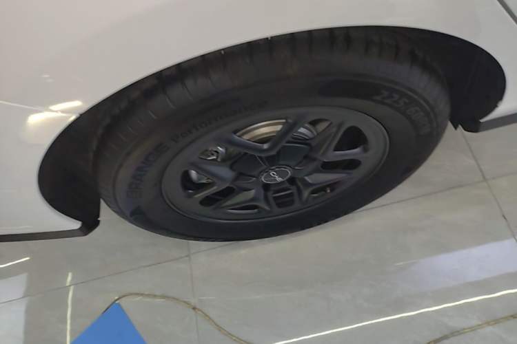 Used BYD Seal 05 DM-i 2025 DM-i Smart Drive 55KM Luxury Model Right Rear Wheel Hub