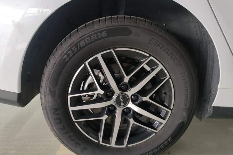 Used BYD Seal 05 DM-i 2025 DM-i Intelligent Drive 120KM Flagship Model Right Rear Wheel Hub