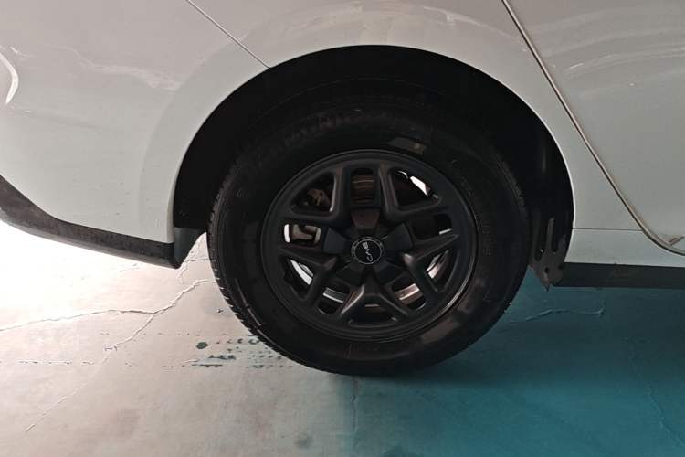 Used BYD Seal 05 DM-i 2025 DM-i Smart Drive 55KM Luxury Model Right Rear Wheel Hub