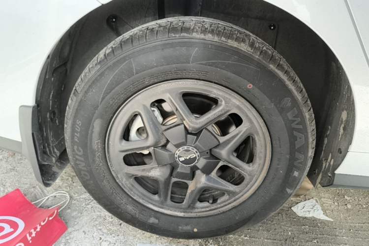 Used BYD Seal 05 DM-i 2025 DM-i Smart Drive 55KM Luxury Model Right Rear Wheel Hub