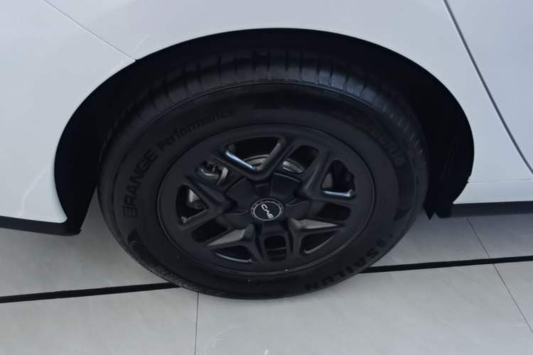Used BYD Seal 05 DM-i 2025 DM-i Smart Drive 55KM Luxury Model Right Rear Wheel Hub