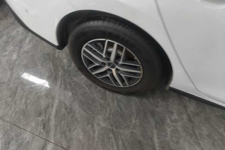 Used BYD Seal 05 DM-i 2025 DM-i Intelligent Drive 120KM Flagship Model Right Rear Wheel Hub