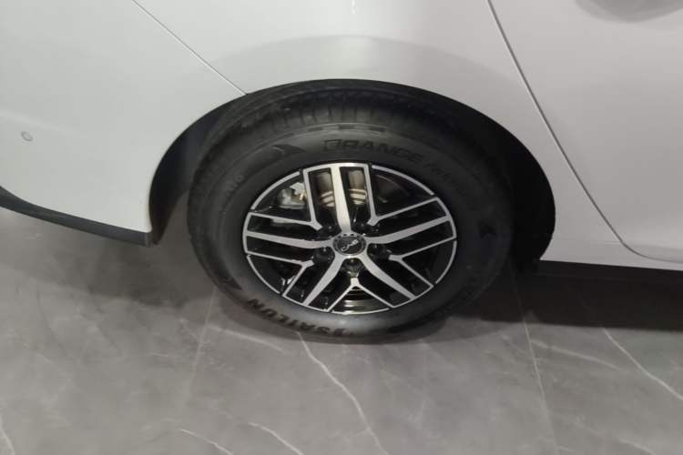 Used BYD Seal 05 DM-i 2025 DM-i Smart Drive 55KM Prestige Model Right Rear Wheel Hub