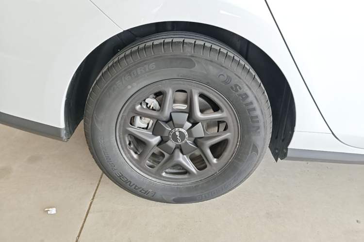 Used BYD Seal 05 DM-i 2025 DM-i Smart Drive 55KM Luxury Model Right Rear Wheel Hub