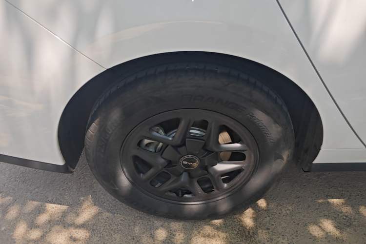 Used BYD Seal 05 DM-i 2025 DM-i Smart Drive 55KM Luxury Model Right Rear Wheel Hub