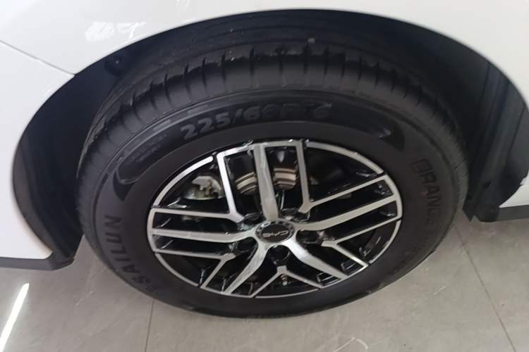 Used BYD Seal 05 DM-i 2025 DM-i Intelligent Drive 120KM Flagship Model Right Rear Wheel Hub