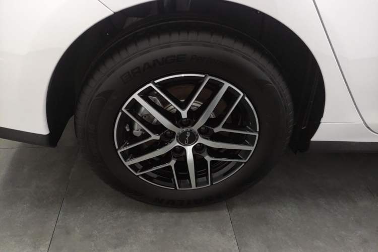 Used BYD Seal 05 DM-i 2025 DM-i Intelligent Drive 120KM Flagship Model Right Rear Wheel Hub