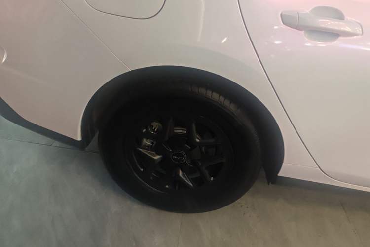 Used BYD Seal 05 DM-i 2025 DM-i Smart Drive 55KM Luxury Model Right Rear Wheel Hub