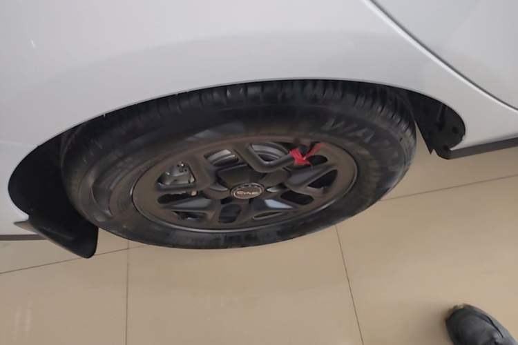 Used BYD Seal 05 DM-i 2025 DM-i Smart Drive 55KM Luxury Model Right Rear Wheel Hub