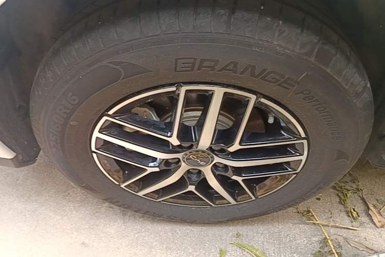 Used BYD Seal 05 DM-i 2025 DM-i Intelligent Drive 120KM Flagship Model Right Rear Wheel Hub