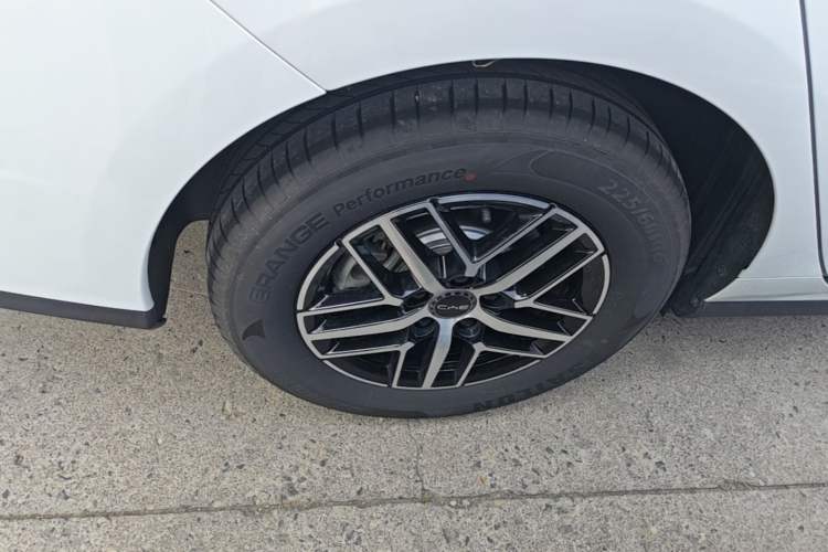 Used BYD Seal 05 DM-i 2025 DM-i Intelligent Drive 120KM Flagship Model Right Rear Wheel Hub