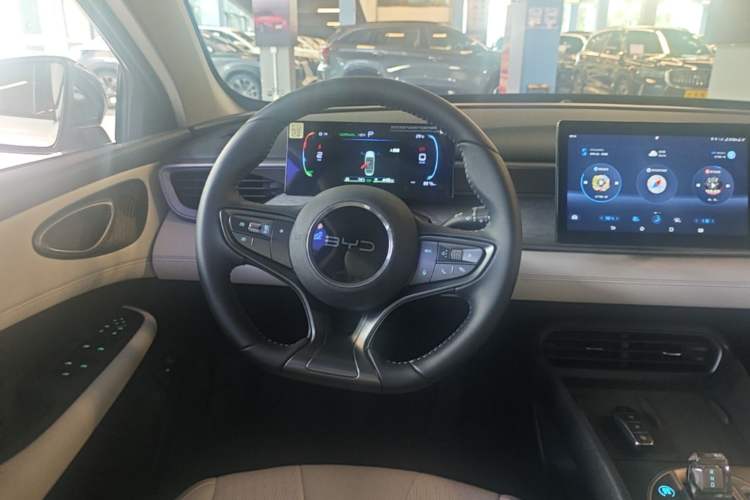 Used BYD Seal 05 DM-i 2025 DM-i Smart Drive 55KM Luxury Model Steering Wheel