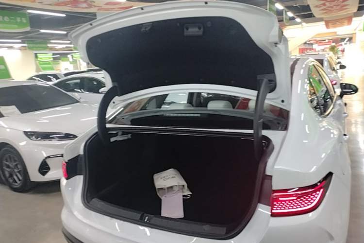 Used BYD Seal 05 DM-i 2025 DM-i Intelligent Drive 120KM Flagship Model Trunk