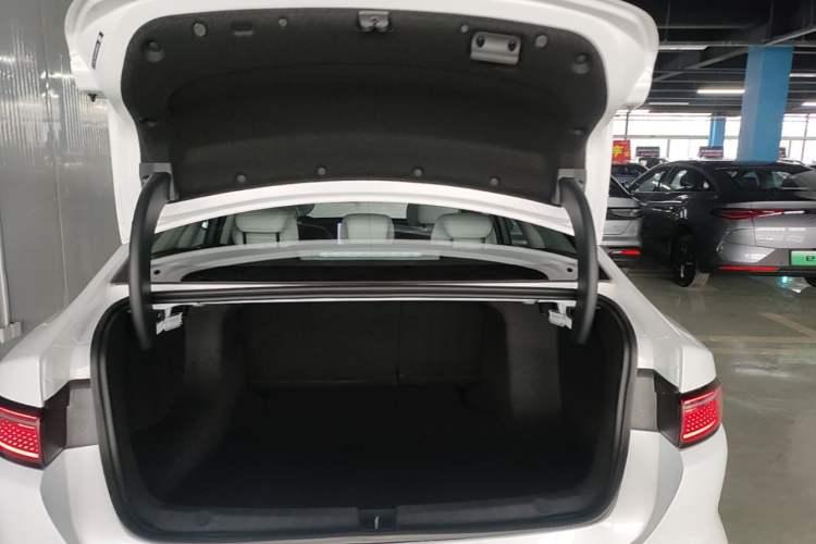 Used BYD Seal 05 DM-i 2025 DM-i Intelligent Drive 120KM Flagship Model Trunk