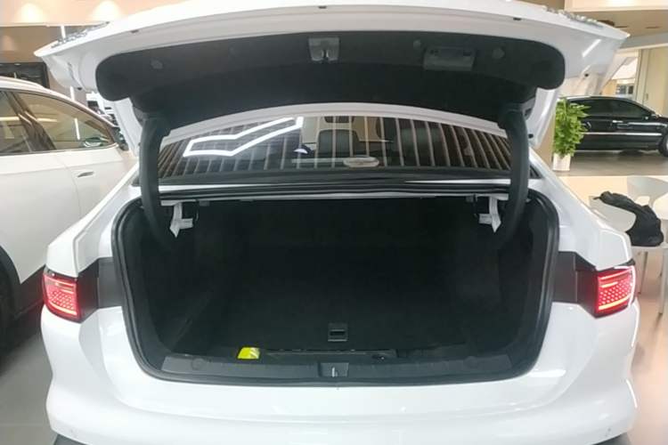 Used BYD Seal 05 DM-i 2025 DM-i Intelligent Drive 120KM Flagship Model Trunk