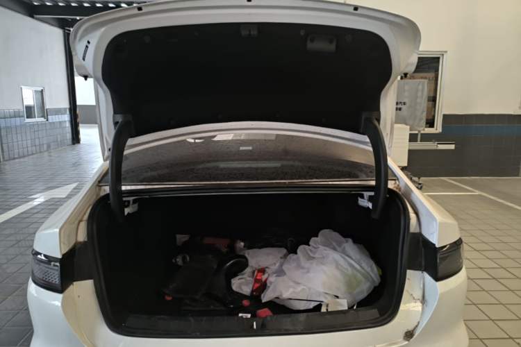 Used BYD Seal 05 DM-i 2025 DM-i Intelligent Drive 120KM Flagship Model Trunk
