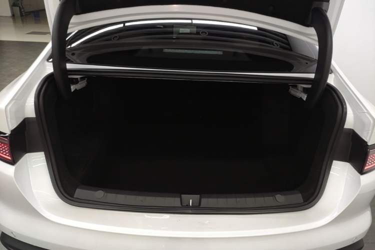 Used BYD Seal 05 DM-i 2025 DM-i Intelligent Drive 120KM Flagship Model Trunk
