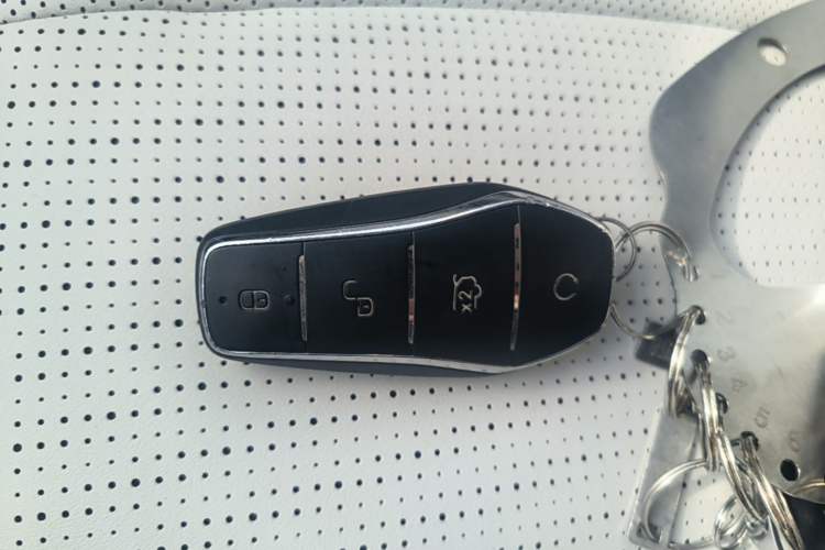 Used BYD Seal 05 DM-i 2025 DM-i Intelligent Drive 120KM Flagship Model Vehicle Key