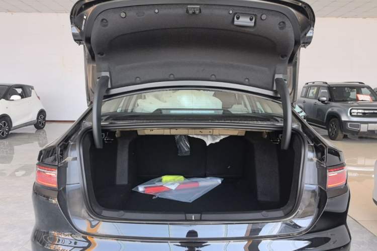Used BYD Seal 05 DM-i 2026 DM-i 128KM Luxury Edition Trunk