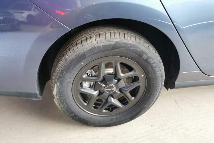 Used BYD Seal 05 DM-i 2026 DM-i 128KM Luxury Edition Right Rear Wheel Hub