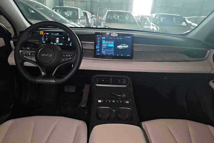 Used BYD Seal 05 DM-i 2026 DM-i 128KM Luxury Edition Center Console