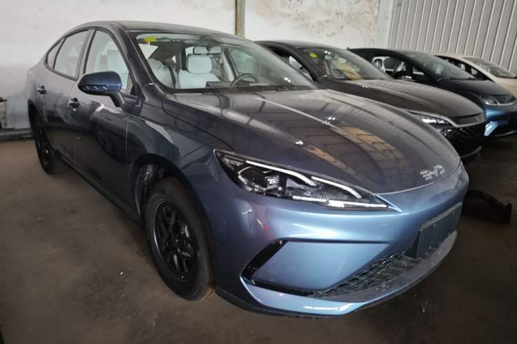 Used BYD Seal 05 DM-i 2026 DM-i 128KM Luxury Edition Front Right 45 Deg