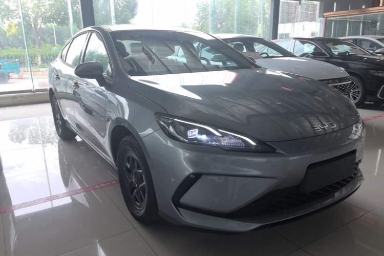 Used BYD Seal 05 DM-i 2026 DM-i 128KM Luxury Edition Front Right 45 Deg
