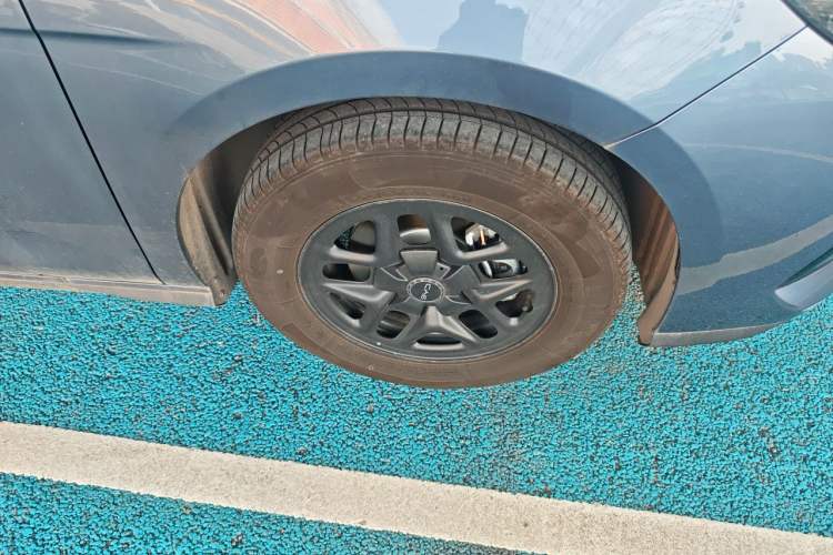 Used BYD Seal 05 DM-i 2026 DM-i 128KM Luxury Edition Right Front Wheel Hub