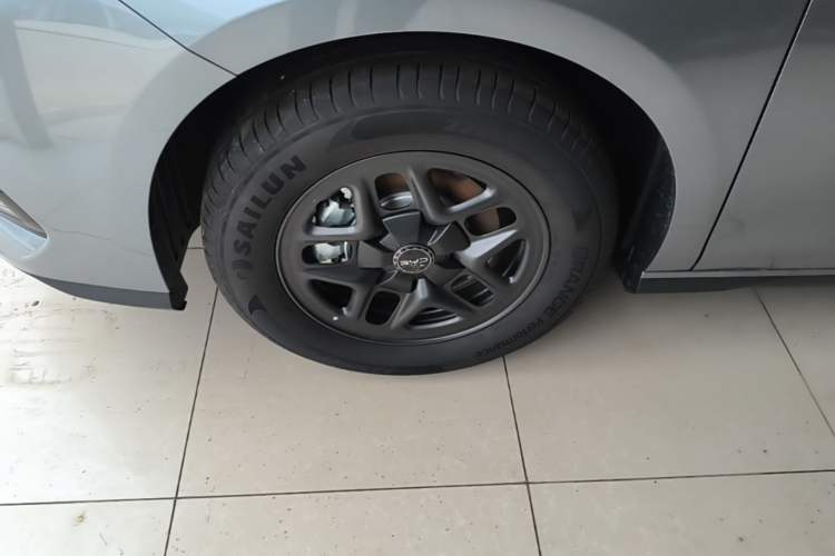 Used BYD Seal 05 DM-i 2026 DM-i 128KM Luxury Edition Left Front Wheel Hub