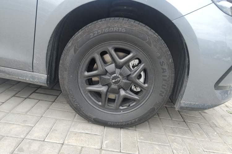 Used BYD Seal 05 DM-i 2026 DM-i 128KM Luxury Edition Right Front Wheel Hub