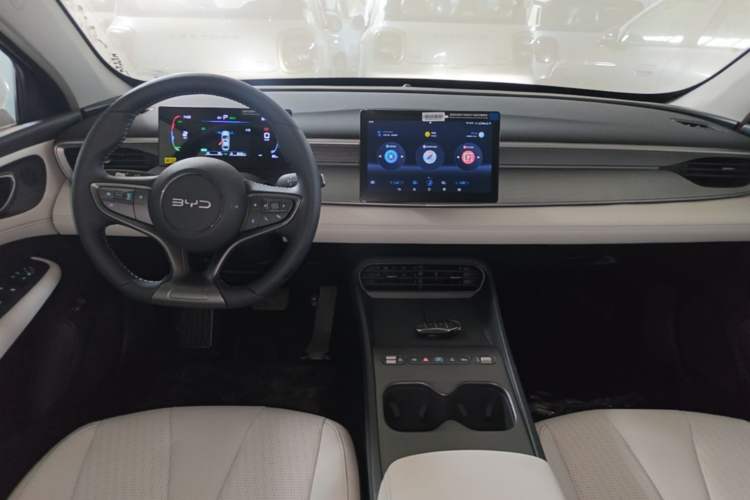 Used BYD Seal 05 DM-i 2026 DM-i 128KM Luxury Edition Center Console