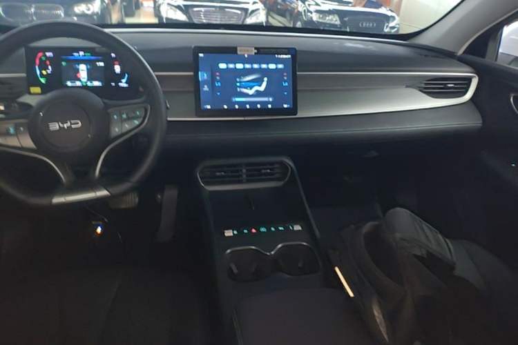 Used BYD Seal 05 DM-i 2026 DM-i 128KM Luxury Edition Center Console