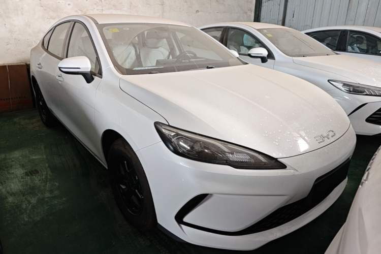 Used BYD Seal 05 DM-i 2026 DM-i 128KM Luxury Edition Front Right 45 Deg