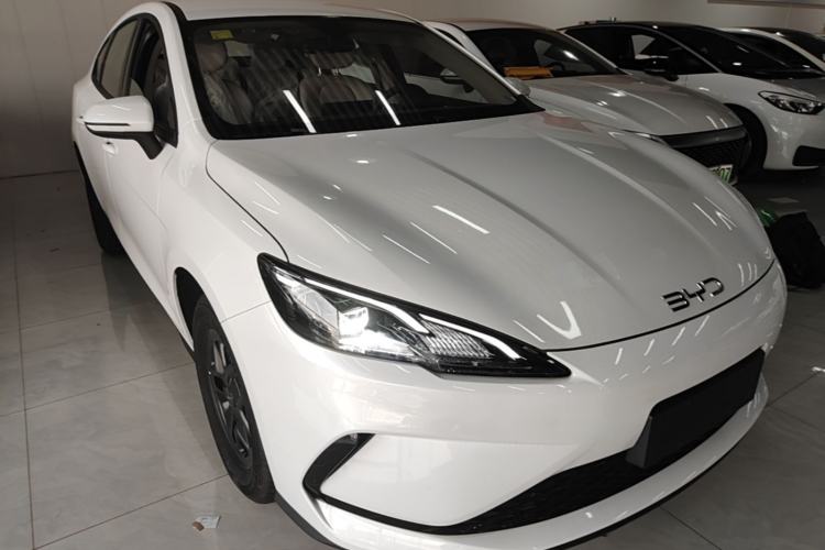 Used BYD Seal 05 DM-i 2026 DM-i 128KM Luxury Edition Front Right 45 Deg