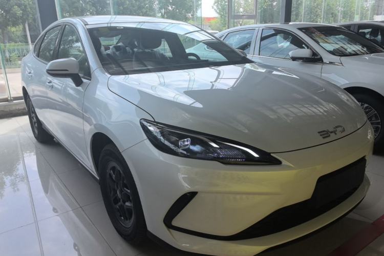 Used BYD Seal 05 DM-i 2026 DM-i 128KM Luxury Edition Front Right 45 Deg