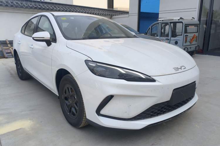 Used BYD Seal 05 DM-i 2026 DM-i 128KM Luxury Edition Front Right 45 Deg