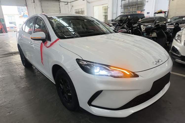 Used BYD Seal 05 DM-i 2026 DM-i 128KM Luxury Edition Front Right 45 Deg