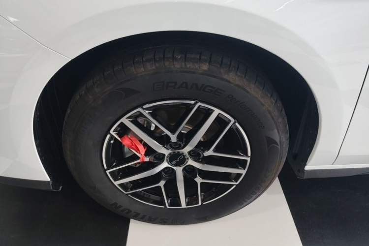 Used BYD Seal 05 DM-i 2026 Model DM-i 210KM Prestigious Version Left Front Wheel Hub