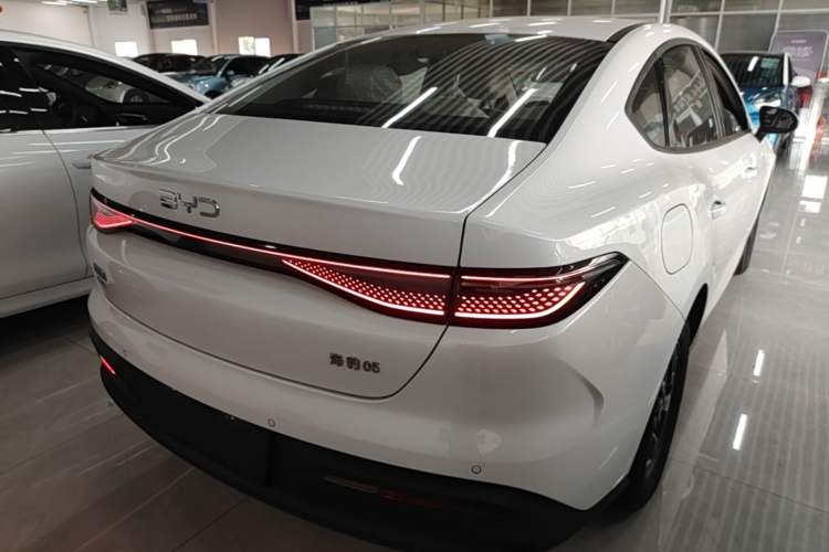 Used BYD Seal 05 DM-i 2026 DM-i 128KM Luxury Edition Rear Right 45 Deg