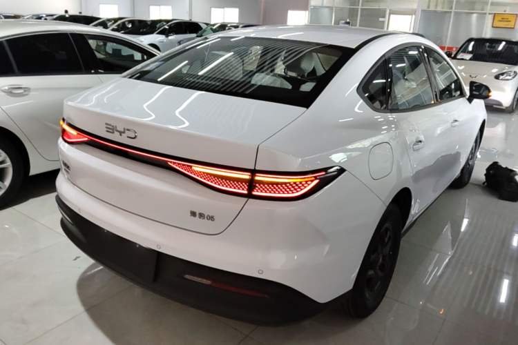 Used BYD Seal 05 DM-i 2026 DM-i 128KM Luxury Edition Rear Right 45 Deg