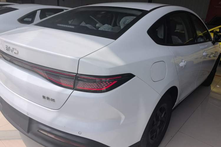 Used BYD Seal 05 DM-i 2026 DM-i 128KM Luxury Edition Rear Right 45 Deg