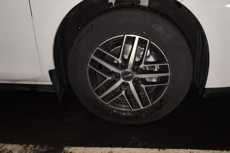 Used BYD Seal 05 DM-i 2026 Model DM-i 210KM Prestigious Version Right Front Wheel Hub