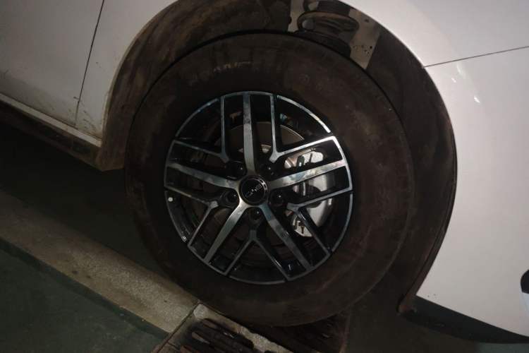 Used BYD Seal 05 DM-i 2026 Model DM-i 210KM Prestigious Version Right Front Wheel Hub