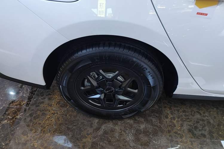 Used BYD Seal 05 DM-i 2026 DM-i 128KM Luxury Edition Right Rear Wheel Hub