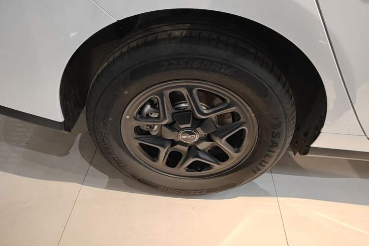 Used BYD Seal 05 DM-i 2026 DM-i 128KM Luxury Edition Right Rear Wheel Hub