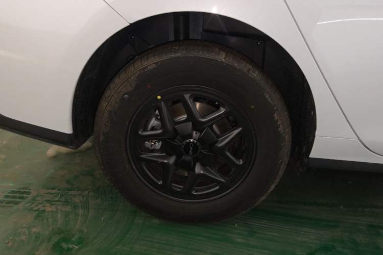 Used BYD Seal 05 DM-i 2026 DM-i 128KM Luxury Edition Right Rear Wheel Hub