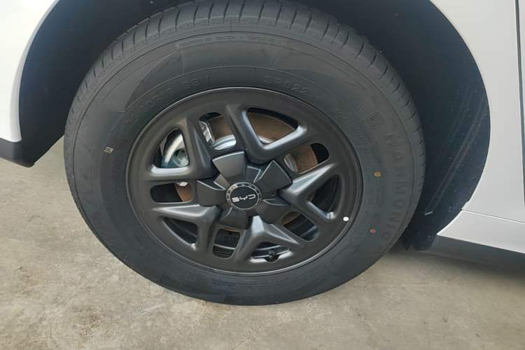 Used BYD Seal 05 DM-i 2026 DM-i 128KM Luxury Edition Right Rear Wheel Hub