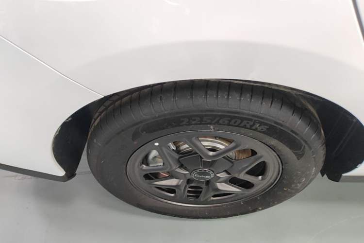 Used BYD Seal 05 DM-i 2026 DM-i 128KM Luxury Edition Right Rear Wheel Hub