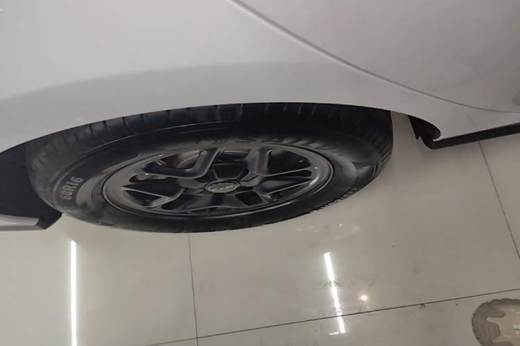 Used BYD Seal 05 DM-i 2026 DM-i 128KM Luxury Edition Right Rear Wheel Hub